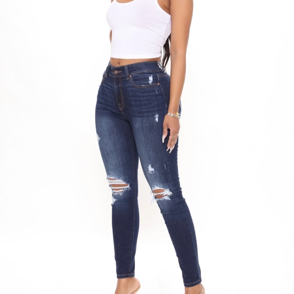 BNWOT FashionNova dark wash ripped skinny jeans with stretch